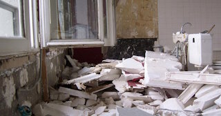 Демонтаж хрущевки в Элисте - удаление старых полов и стен по выгодной цене от 1773 рублей.